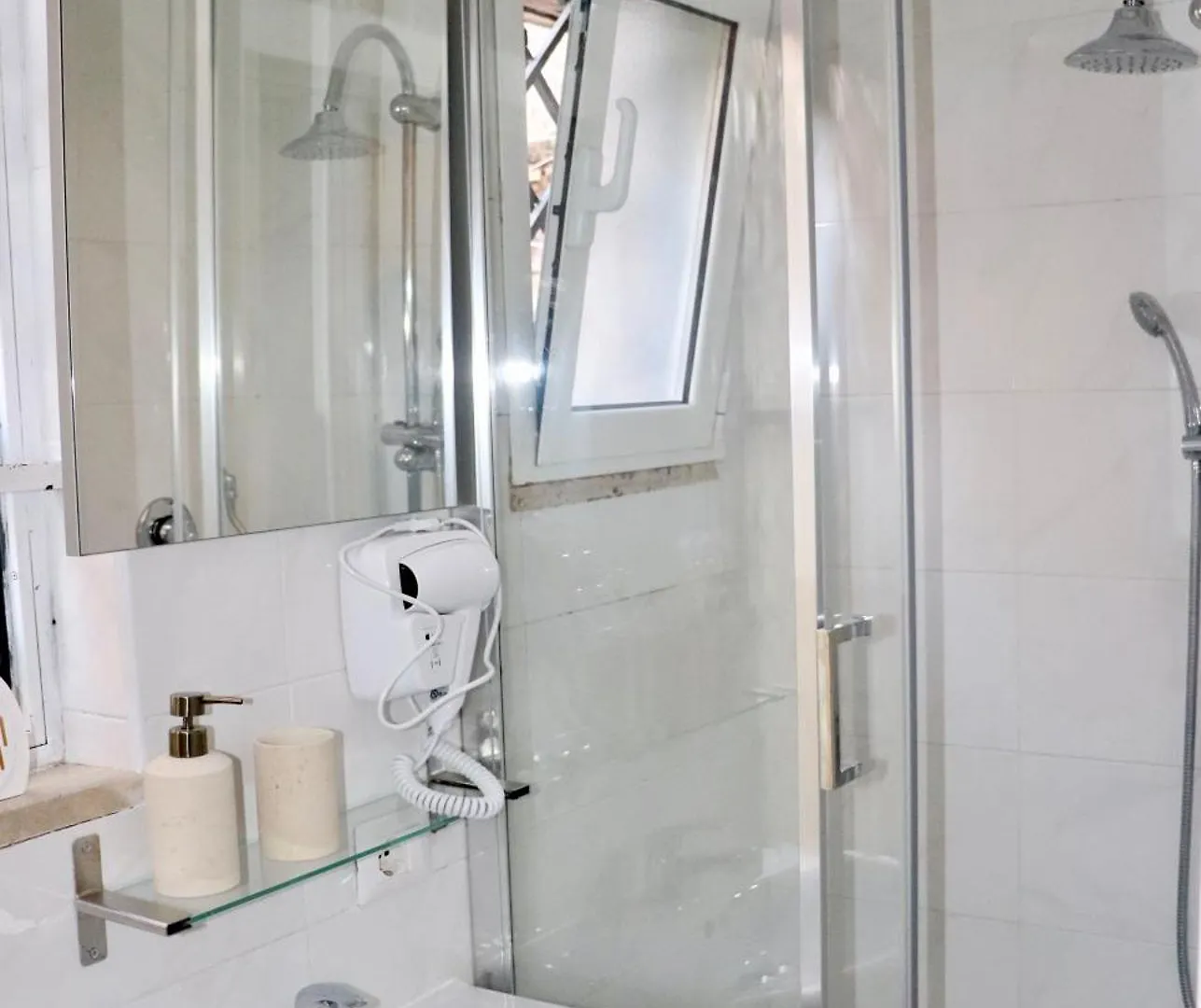 Apartment Cozy Holiday Home 200Mt From Metro C