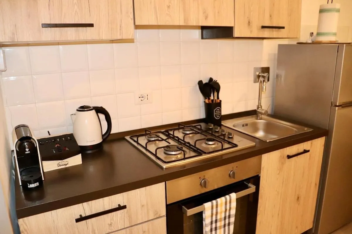 Apartment Cozy Holiday Home 200Mt From Metro C