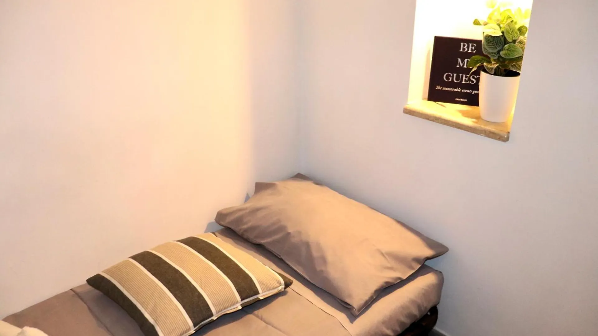 Cozy Holiday Home 200Mt From Metro C Italy